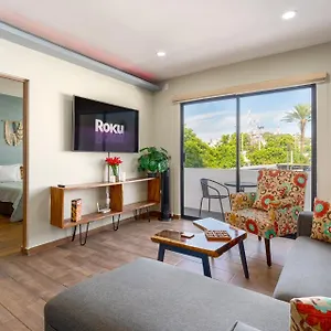 New & Comfy, 5 Star Area, Walk 2 Beach, Pool, Views, King Bed Mazatlan